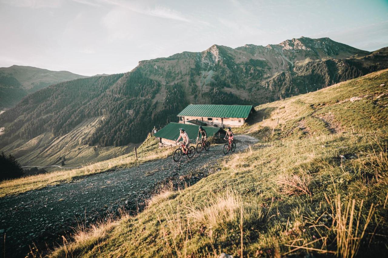 Dorfhotel Glucksschmiede Saalbach-Hinterglemm Exteriör bild