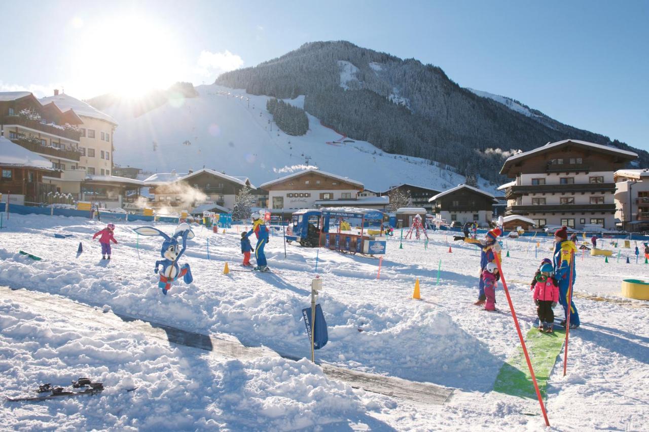 Dorfhotel Glucksschmiede Saalbach-Hinterglemm Exteriör bild